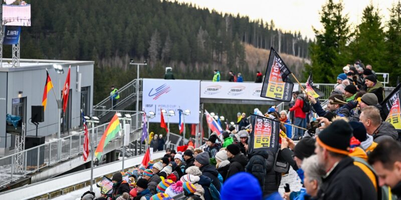Groß (IBSF Weltcup ABG 2024-25_Zuschauer_Foto (c) IBSF) Groß (IBSF Weltcup ABG 2024-25_Zuschauer_Foto (c) IBSF)